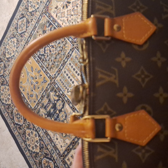Louis Vuitton Alma PM LEATHER SATCHEL - Picture 15 of 16